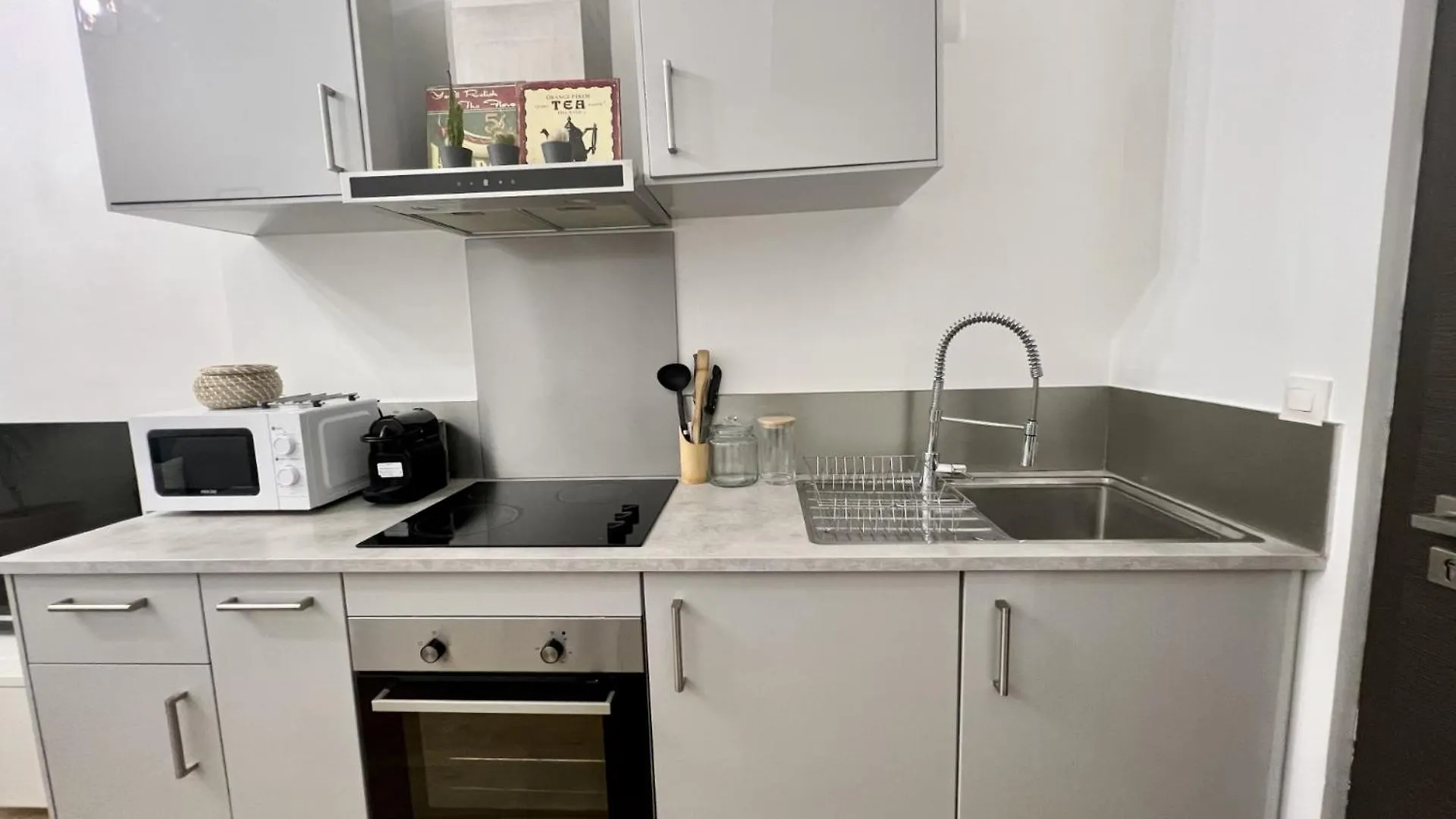 Sublime Appartement 2 Pieces Au Coeur De La Vieille Ville contacts